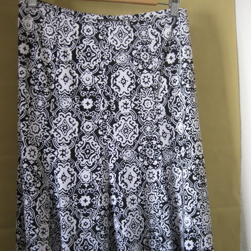 *Tahari Skirt *